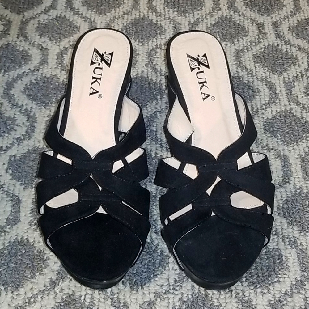 Zuka Black Wedge Sandals Size 7